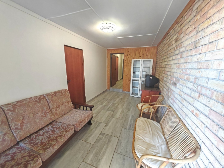 10 Bedroom Property for Sale in Brandwag Free State